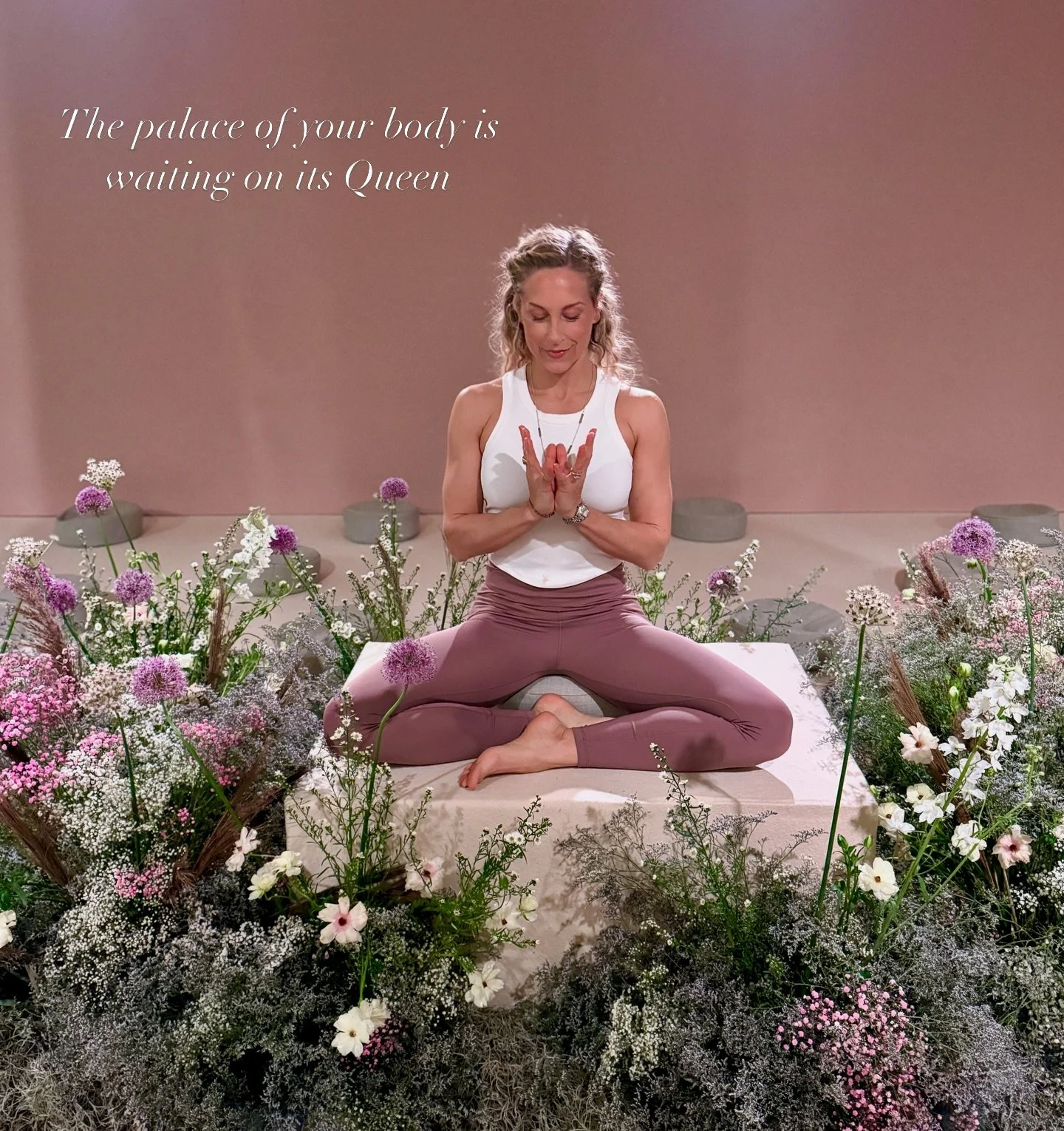 The palace of your body is waiting on its Queen 👑

Vad menar jag med det?

Jo att kroppen lyssnar p&aring; precis allt.
Du &auml;r inte en hj&auml;rna p&aring; en pinne.
Du &auml;r denna kroppen samtidigt som du &auml;r en del av n&aring;got s&aring