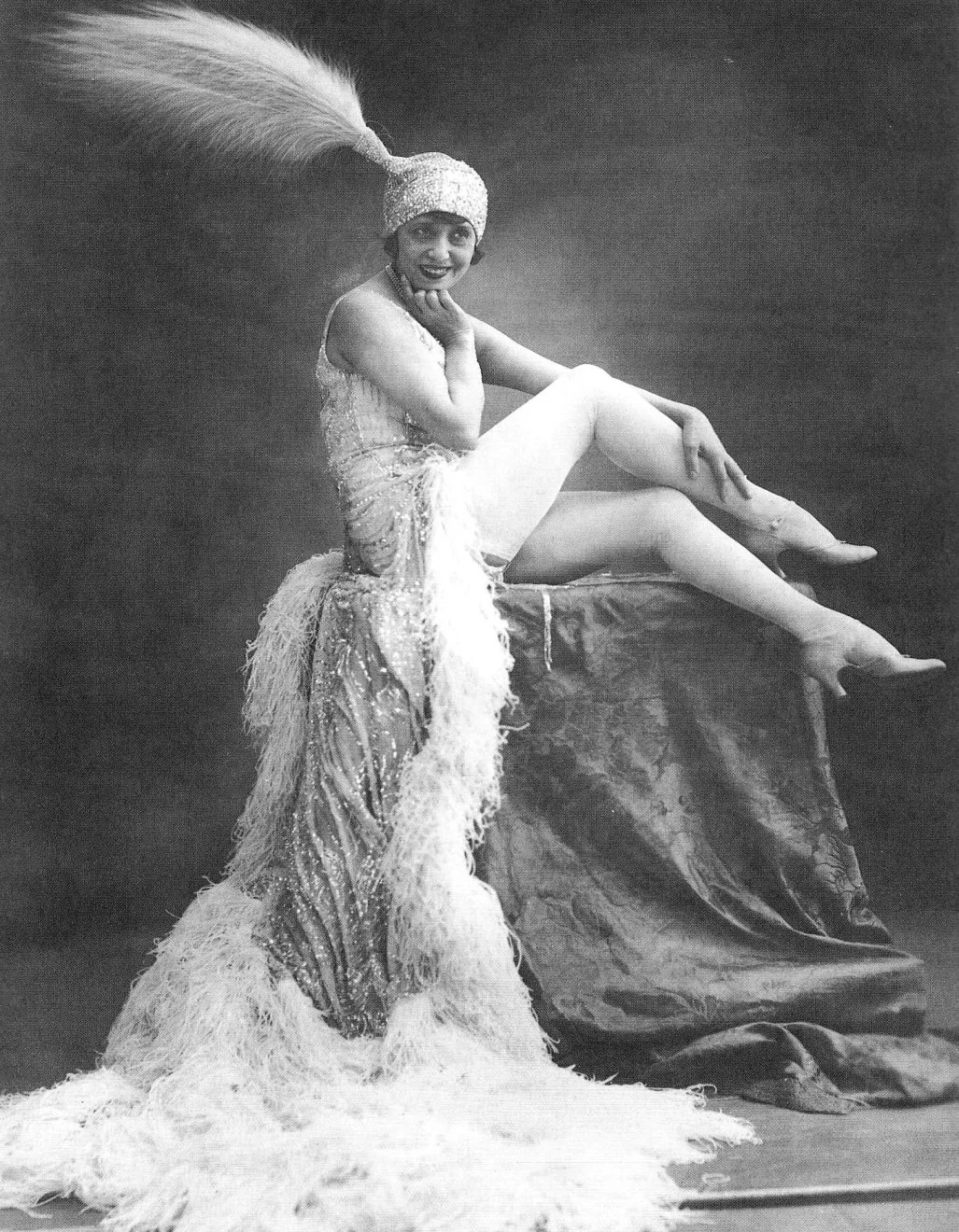 Mistinguett_Moulin_Rouge.jpg