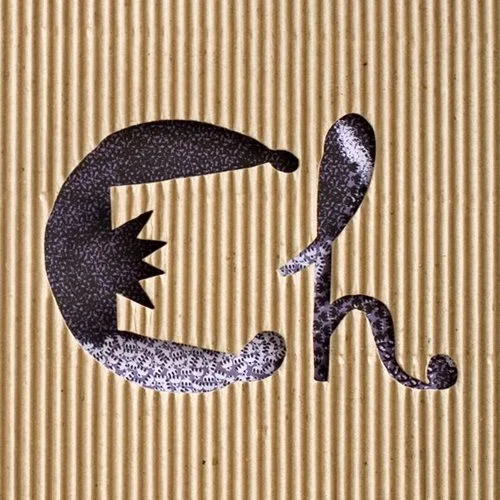   Charivari  é uma publicação independente desenvolvida por treze ilustradores do Brasil:  Andrés Sandoval ,  Daniel Bueno ,  Fabio Zimbres ,  Fernando Almeida ,  Fernando Vilela ,  José Silveira ,  Laura Teixeira ,  Luana Geiger ,  Madalena Elek ,  