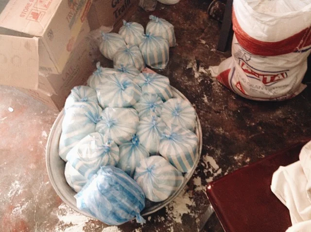 Bags of rice separated for the necessity kits 