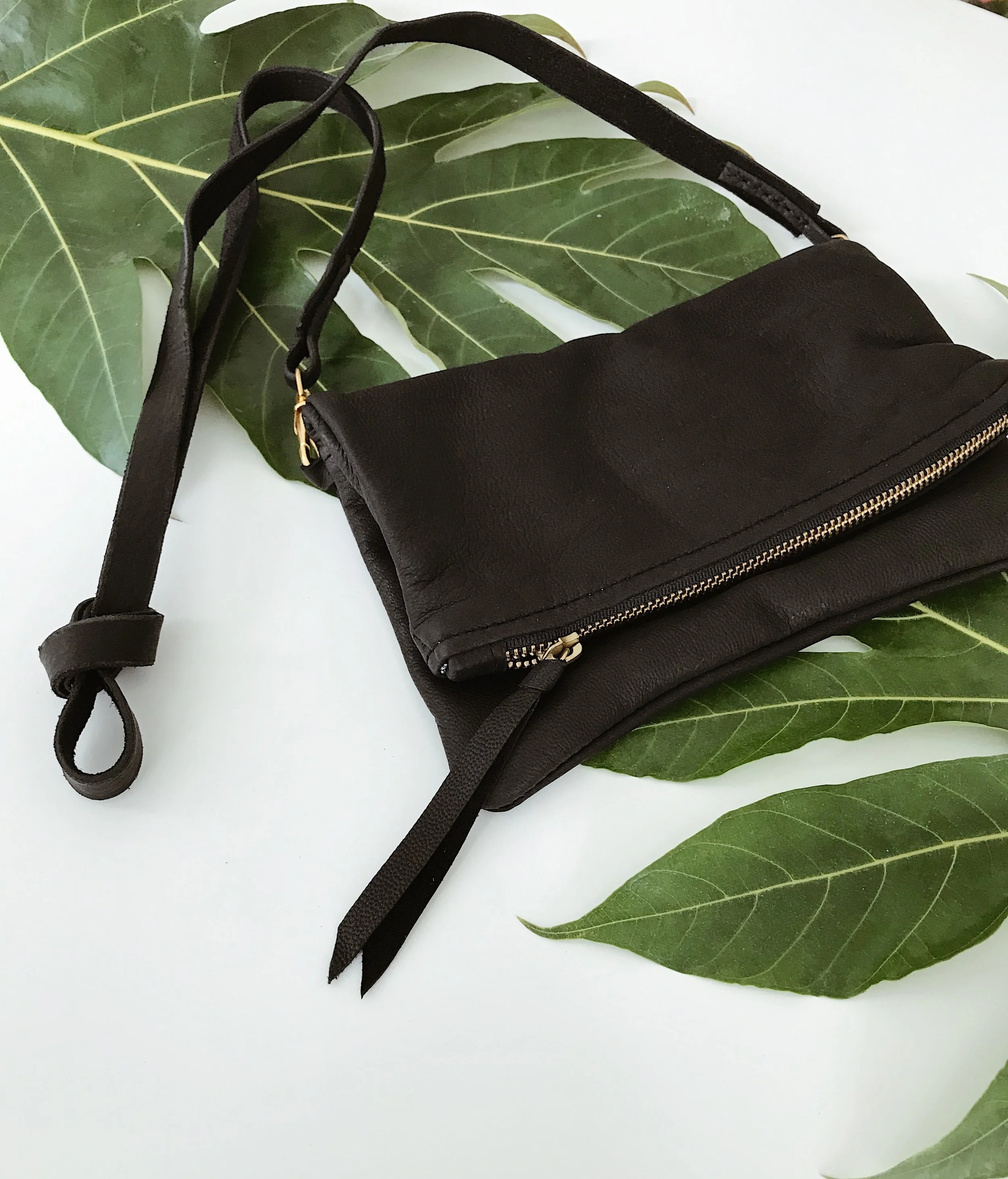 Essentials Crossbody Bag Black detail.jpg