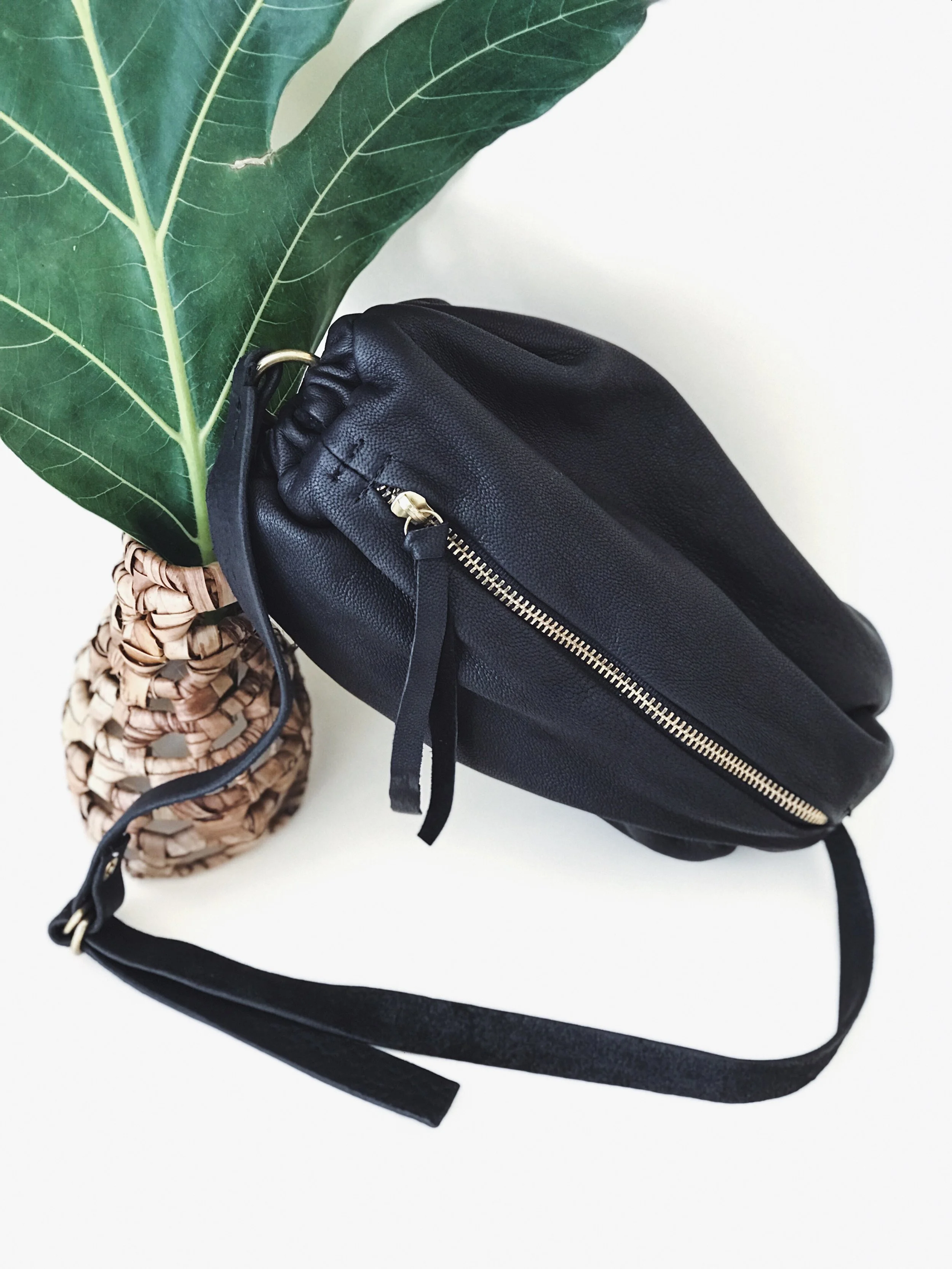 Scrunchie bag black .jpg