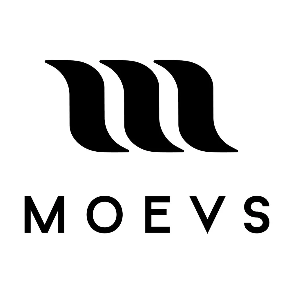 Moevs_Logo_Zwart-witte-achtergrond.jpg
