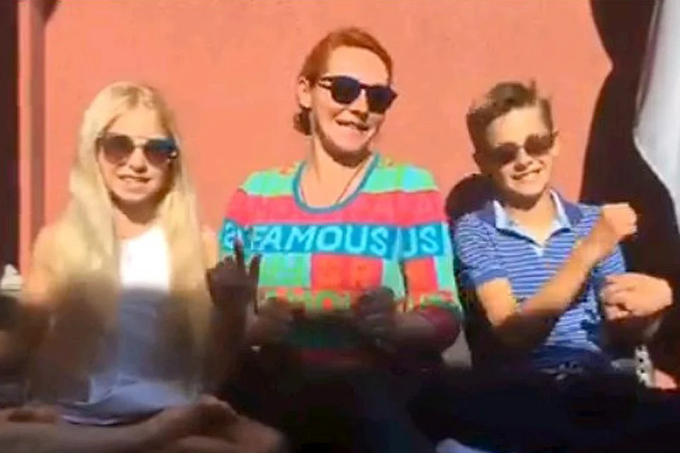 "Царствие небесное живет у нас в груди": Анисина с детьми зачитала рэп Джигурде