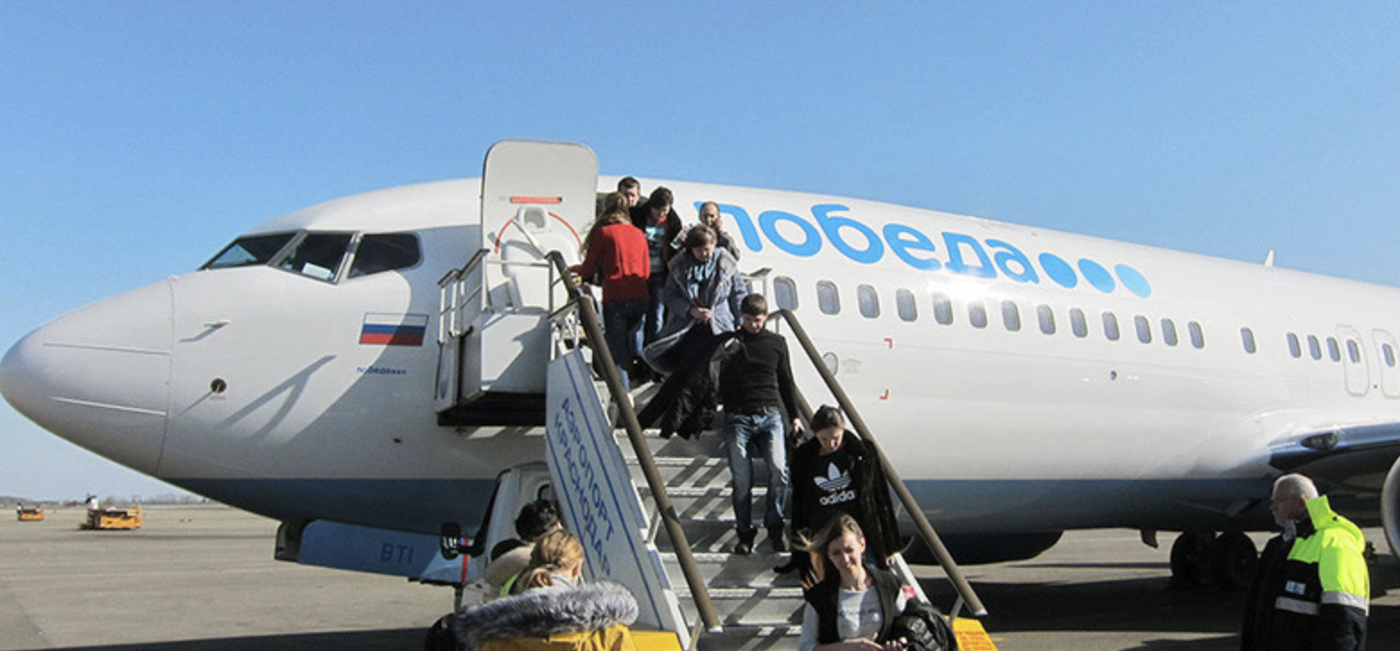 Авиакомпания "Победа" объяснила запрет пассажирам пересаживаться в самолете: важно для опознания после авиакатастрофы