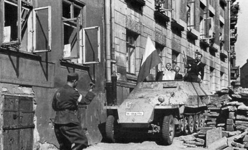 75 лет Варшавского восстания: почему Сталин не помог полякам, и как оно было направлено против CCCР