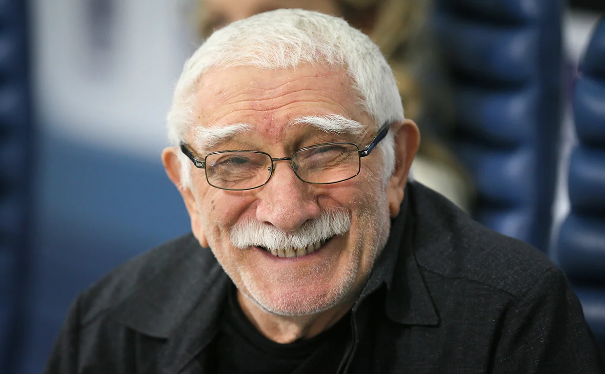 83-летний Армен Джигарханян впервые после болезни появился в театре