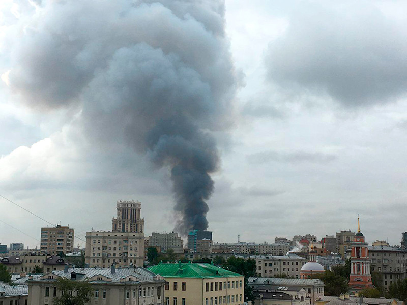 В Москве горит и рушится 4-этажное здание у Павелецкого вокзала. Не исключен поджог. ФОТО, ВИДЕО