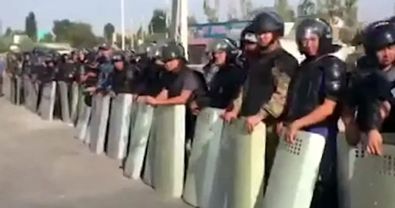 Атамбаев сдался. В Киргизии готовятся к чрезвычайному положению. ВИДЕО