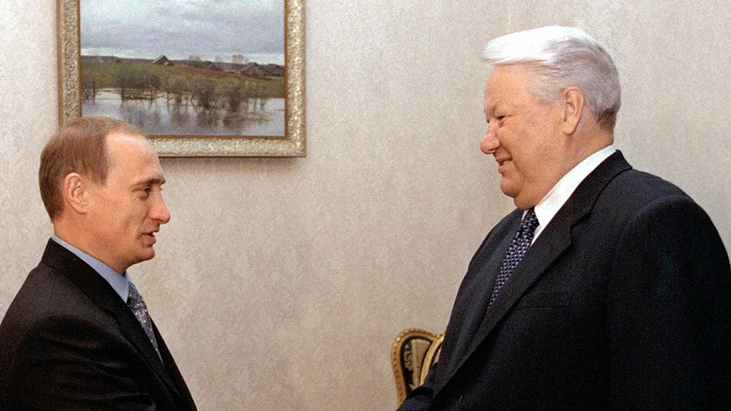 Сегодня ровно 20 лет, как Ельцин назвал Путина своим преемником: вспомним главное