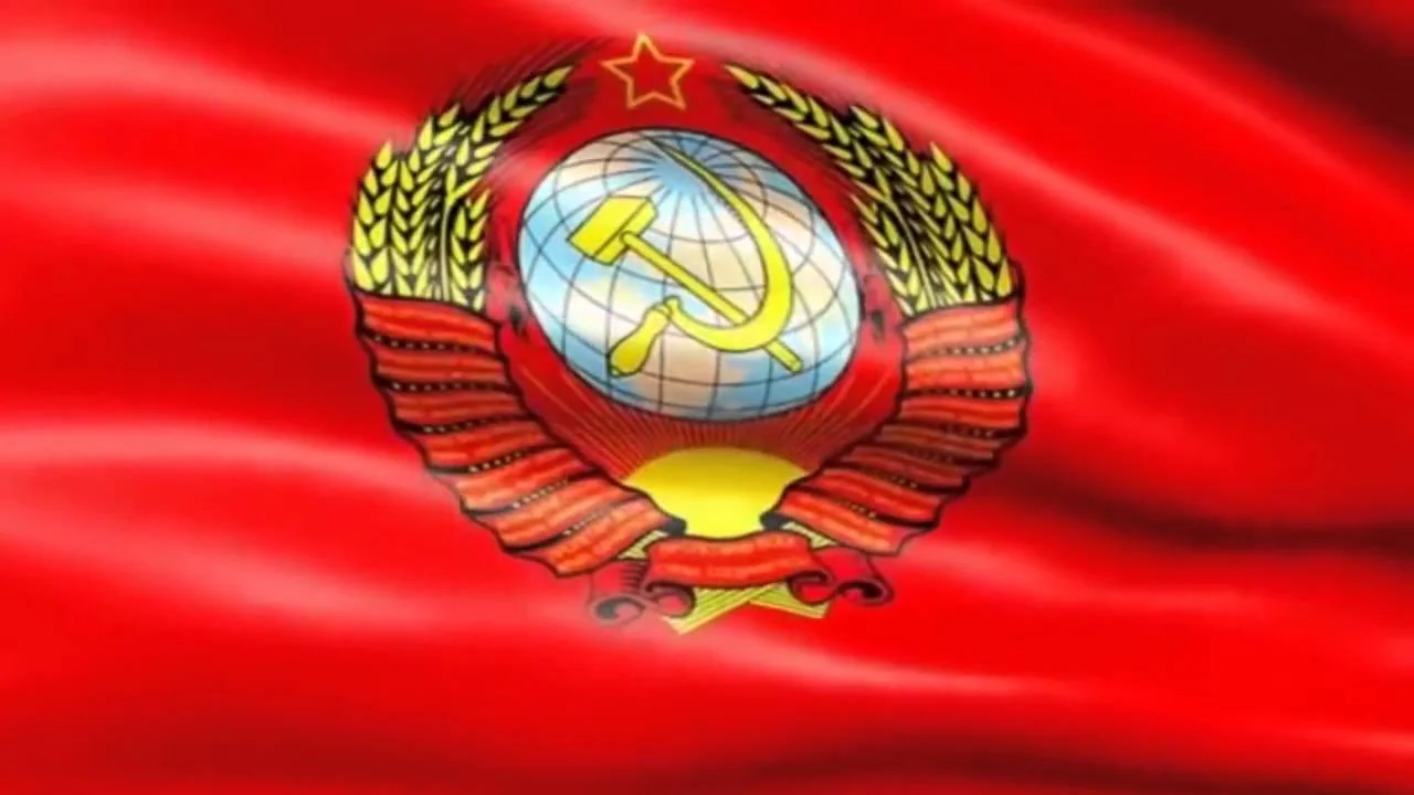 Из-за чего в 1956 году запретили петь гимн СССР?