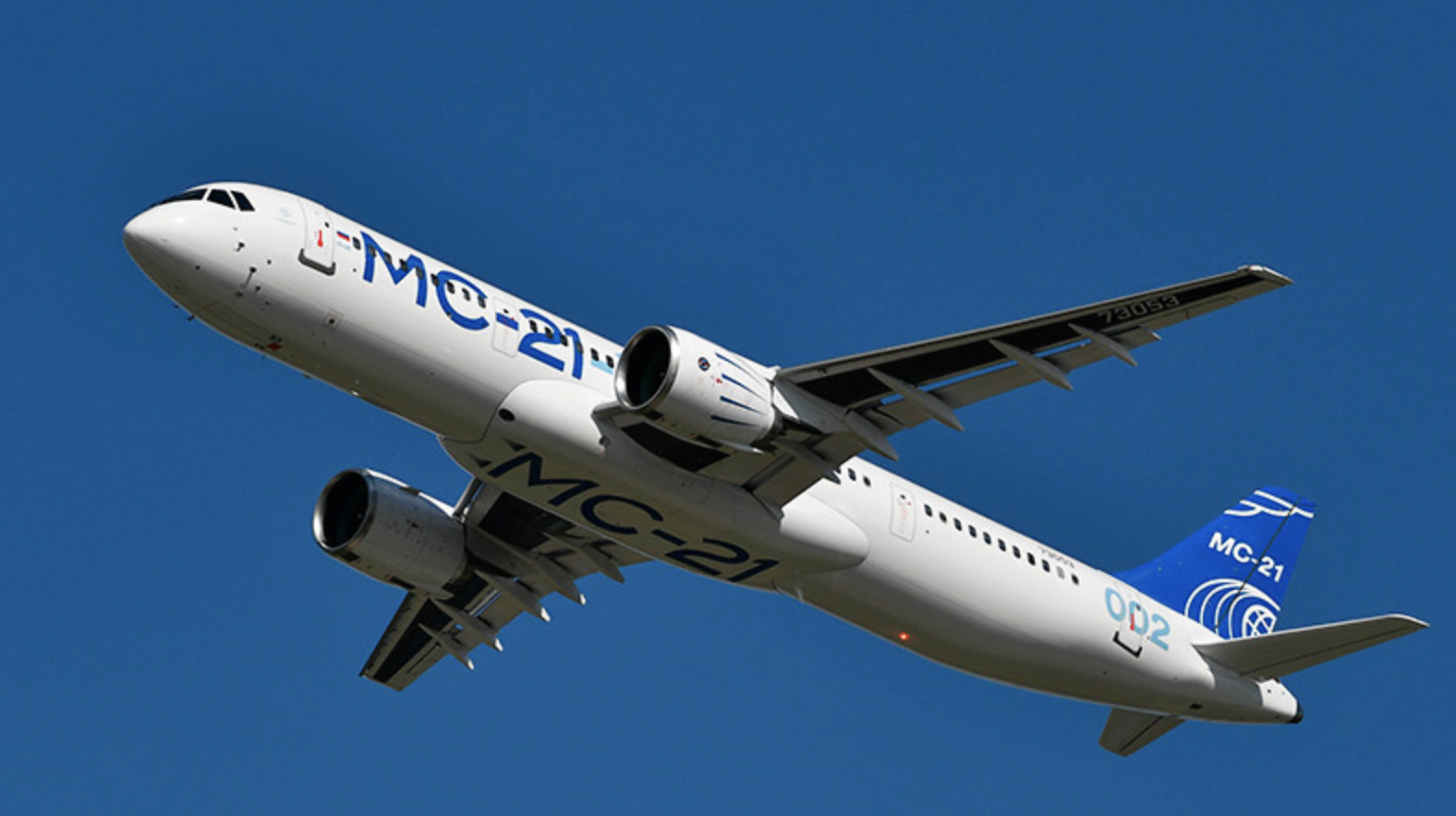 Новейший российский пассажирский самолет MC-21 совершил полет на авиасалоне в Жуковском. ВИДЕО