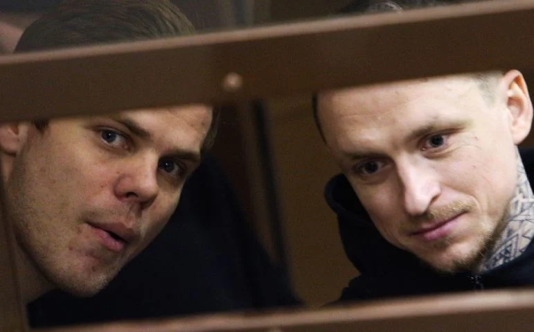Футболистов Кокорина и Мамаева досрочно освободили из тюрьмы "за пропаганду здорового образа жизни"
