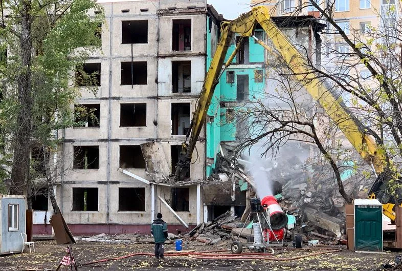 В Москве начали принудительно выселять жителей пятиэтажек, сносимых по программе реновации