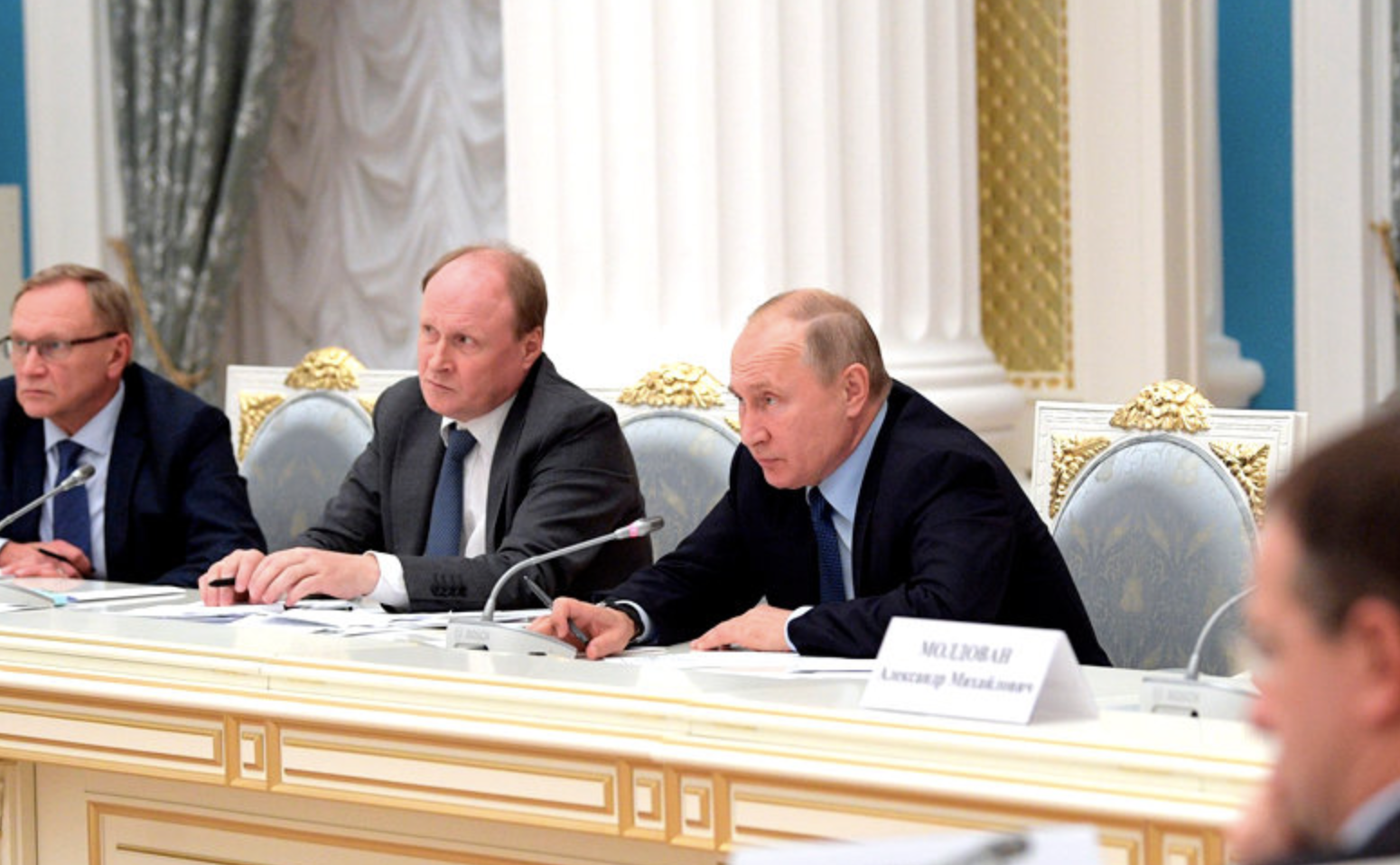 Путин предложил заменить "Википедию" Большой российской энциклопедией: "Вот это будет достоверно"