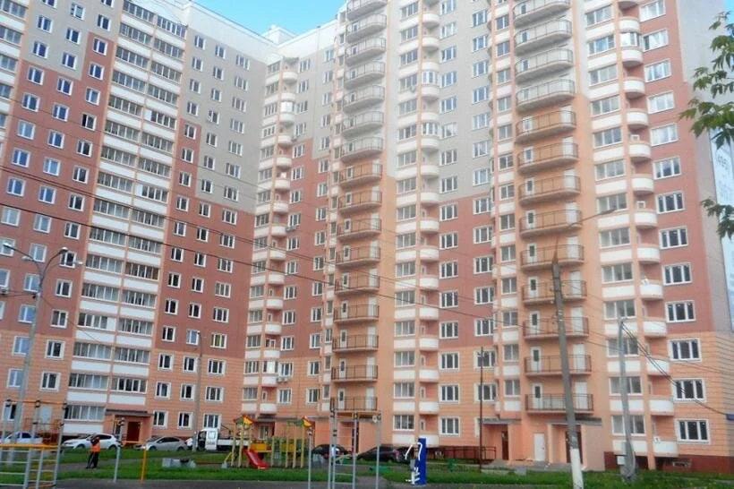 В московский двор впихивают 17-этажку  по программе реновации: жители судятся с мэрией