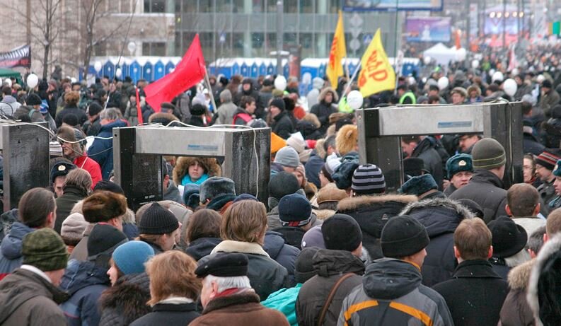 Вероятность массовых протестов с политическими требованиями в Москве выросла до 56%: опрос