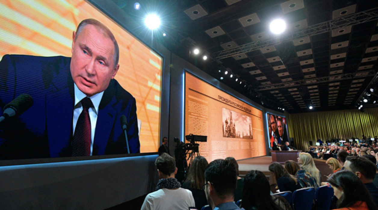 Путин на большой пресс-конференции допустил, что Конституцию РФ изменят: "Менять можно все, кроме первой главы". ВИДЕО