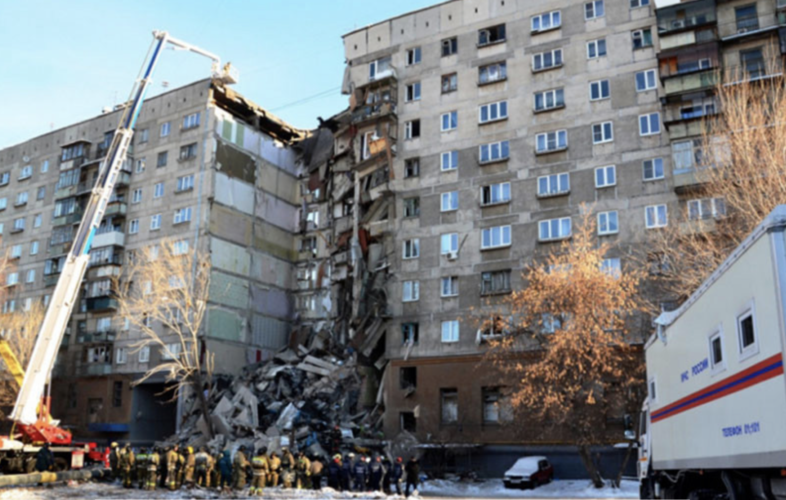 "Скажите хоть что-то": власти засекретили дело о взрыве многоэтажки в Магнитогорске, местные жители не верят в версию о газе