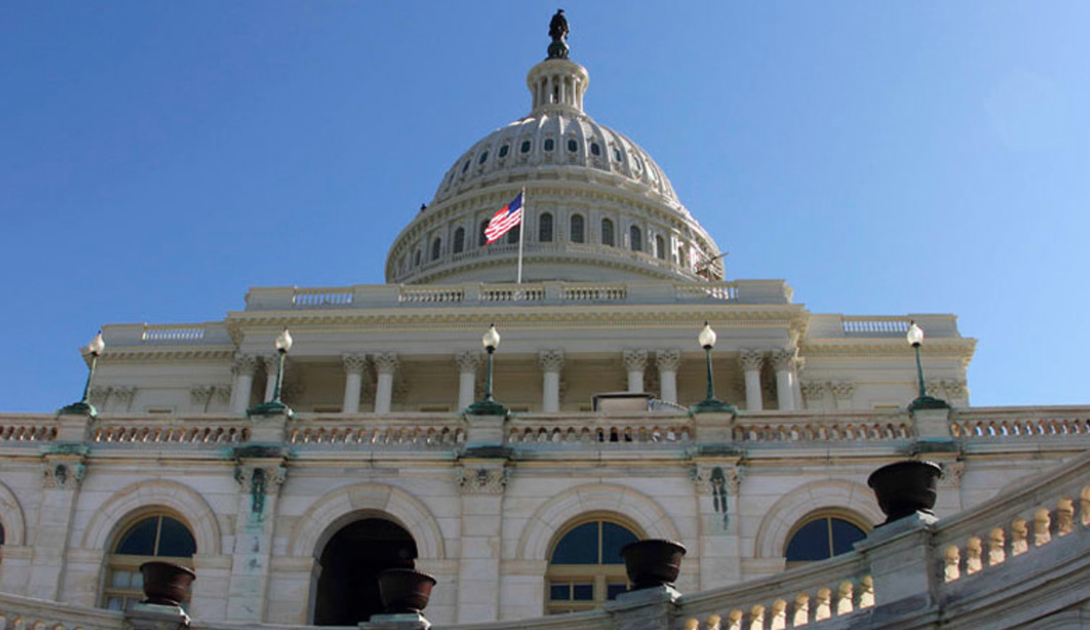 Трампа по делу об импичменте в Сенате будут защищать обвинители Клинтона