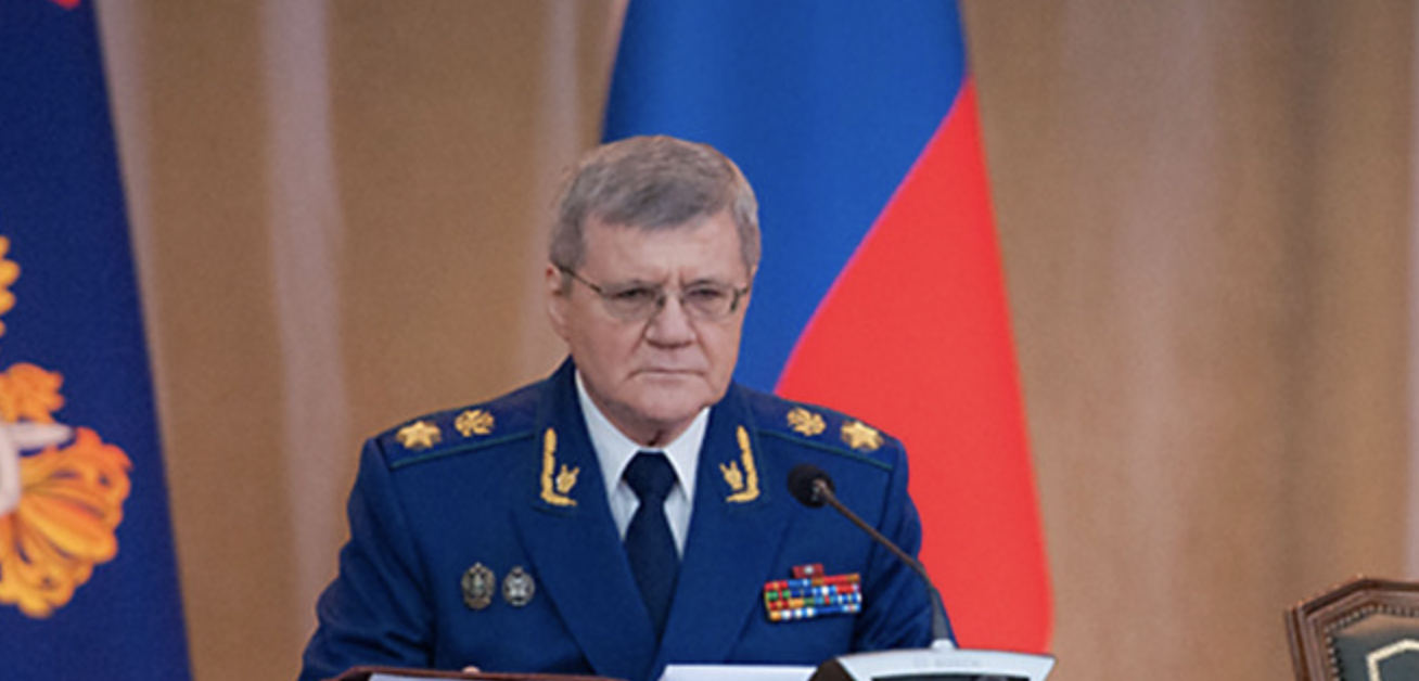 Юрий Чайка покидает пост генерального прокурора. Путин предложил заменить его следователем по самым громким делам