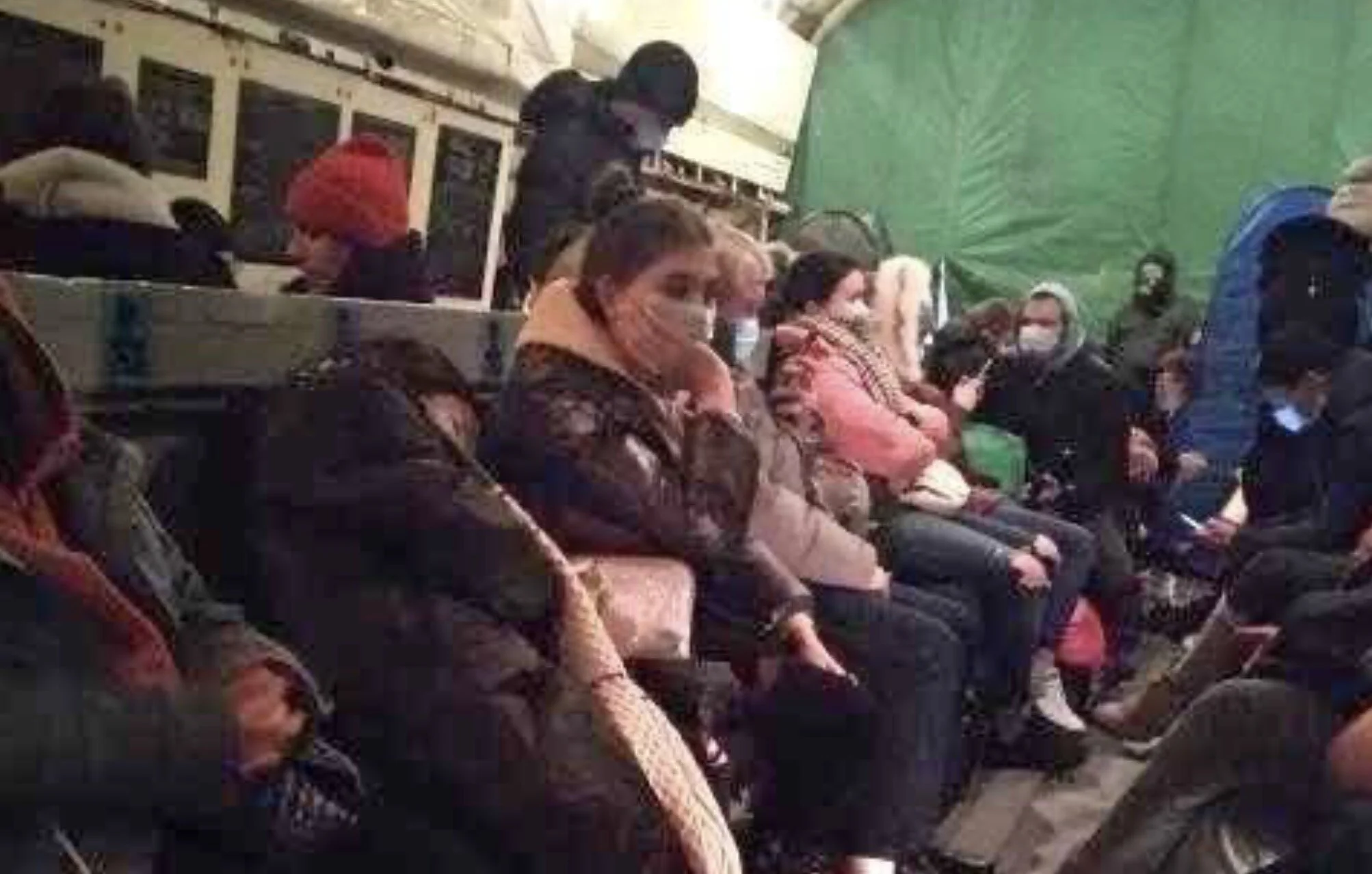 "Нас везли как картошку": россияне пожаловались на условия эвакуации из Китая без еды и туалета