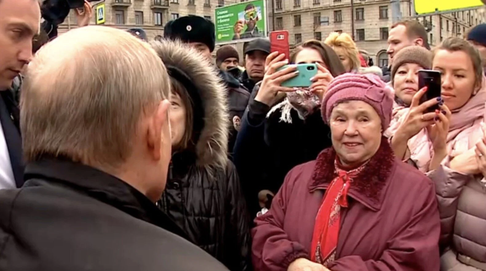 "Ситуация меняется": Путин обнадежил петербурженку, которую тревожит бедность . ВИДЕО