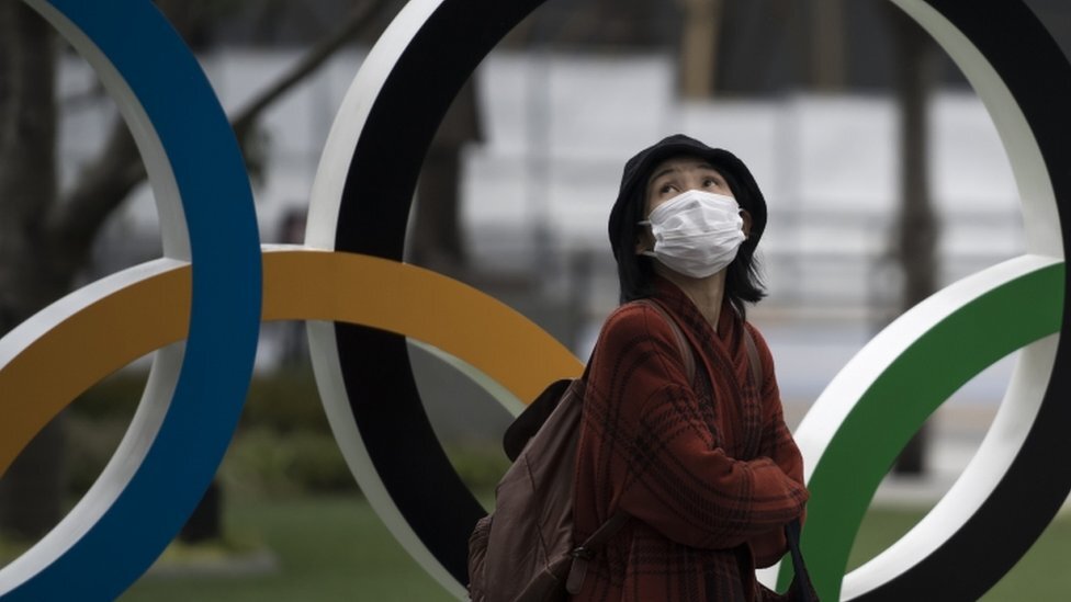 Коронавирус тормозит мир: угрожает всеобщий дефицит парацетамола, в Италии запрещают целоваться, во Франции массово крадут маски, новая серия о Джеймсе Бонде залежится на полках на полгода