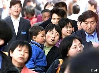 После сидения взаперти китайцы торопятся развестись и встали в очереди перед ЗАГСами