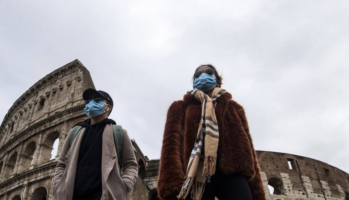 Италия в коллапсе предупреждает: "Так будет и у вас!" Сотни трупов вывозят военные, не хватает медицинской аппаратуры, врачи решают, кто умрет, а кто будет жить. ВИДЕО