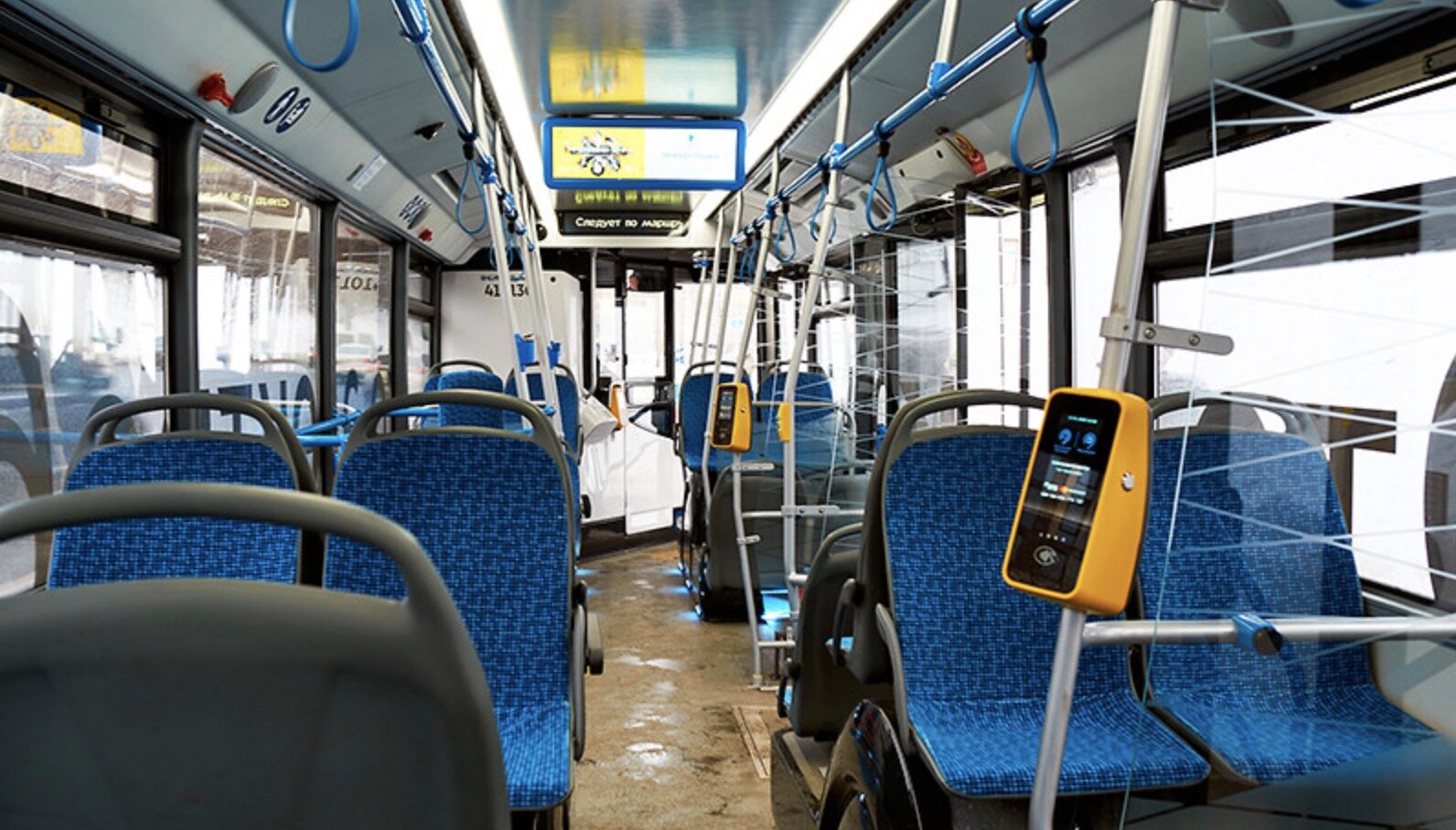 В Москве новые ограничения: бесплатный проезд для пенсионеров отменен, кальяны курить нельзя и никаких развлечений