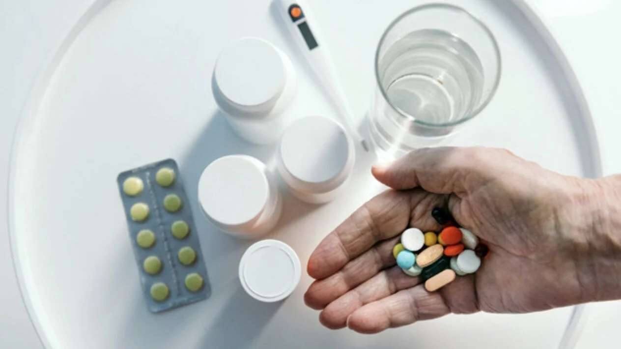 Минздрав опубликовал список возможных лекарств для лечения COVID-19 и приказал хоронить в закрытых гробах