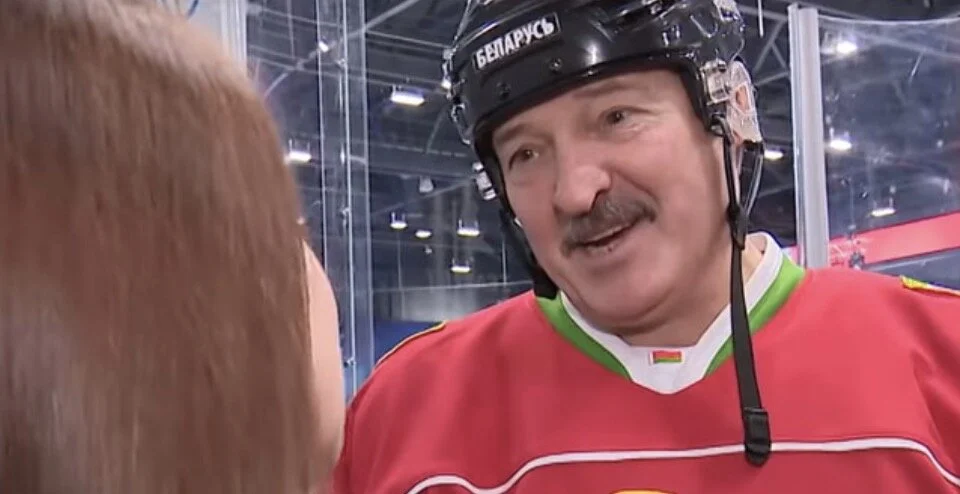 Лукашенко изобрел лекарство от коронавируса: "Играйте в хоккей на льду". ВИДЕО