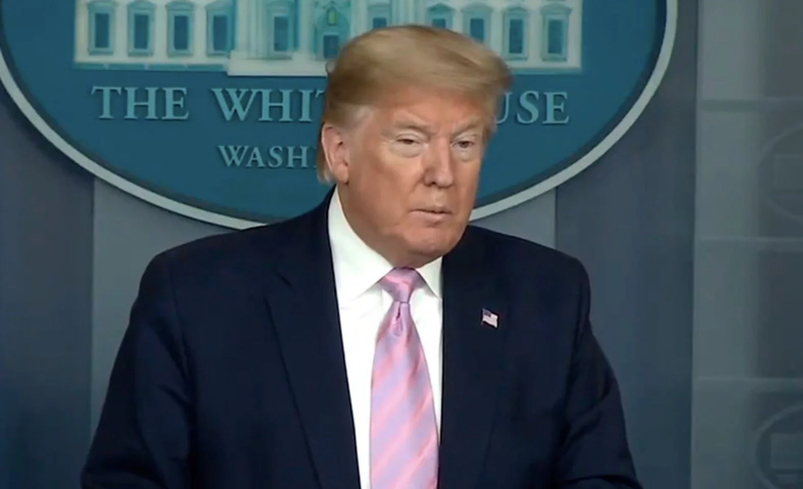 Трамп: американцам стоит приготовиться к самой трудной коронавирусной неделе