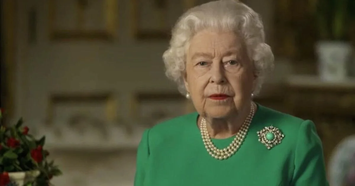 "Даже если нам еще многое предстоит пережить, лучшие дни вернутся": перевод телеобращения королевы Великобритании Елизаветы II к нации