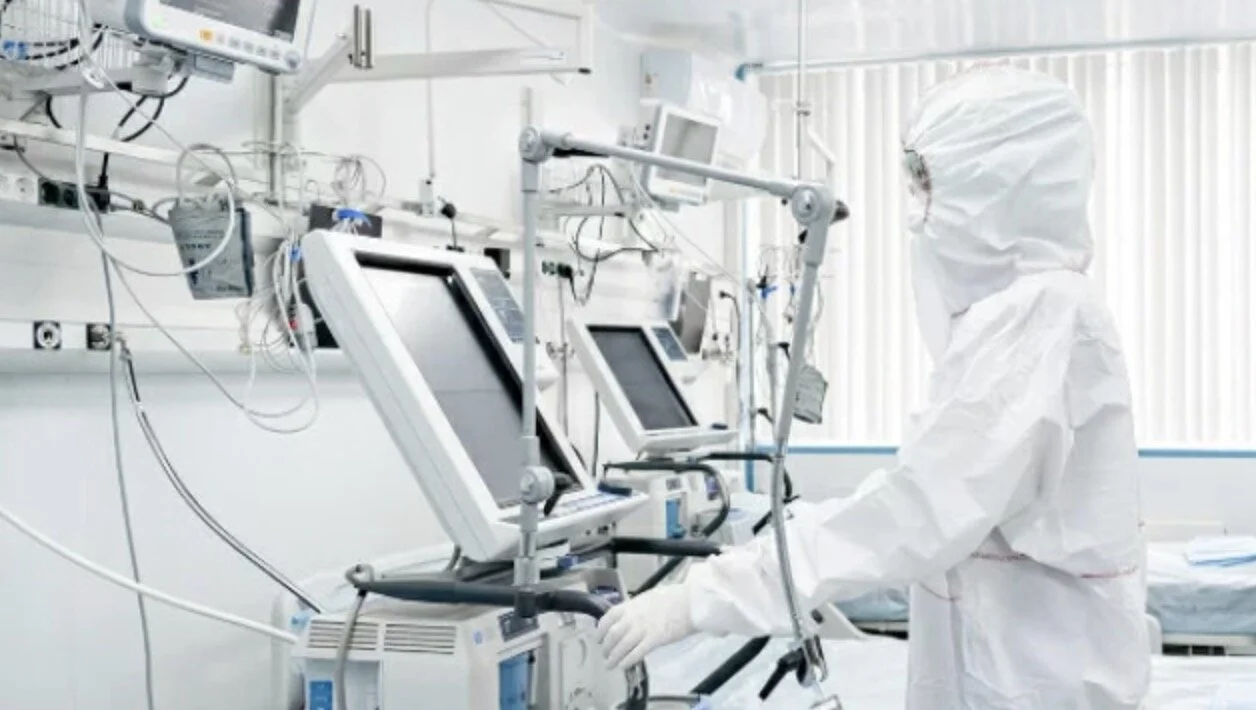 В Москве на пациентах с COVID-19 опробовали многообещающий метод лечения, перелив им плазму крови от вылечившихся