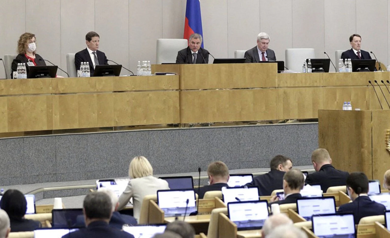 Дума одобрила цифровизацию населения, связав это с вирусом: данные на каждого уйдут в ЕФИР