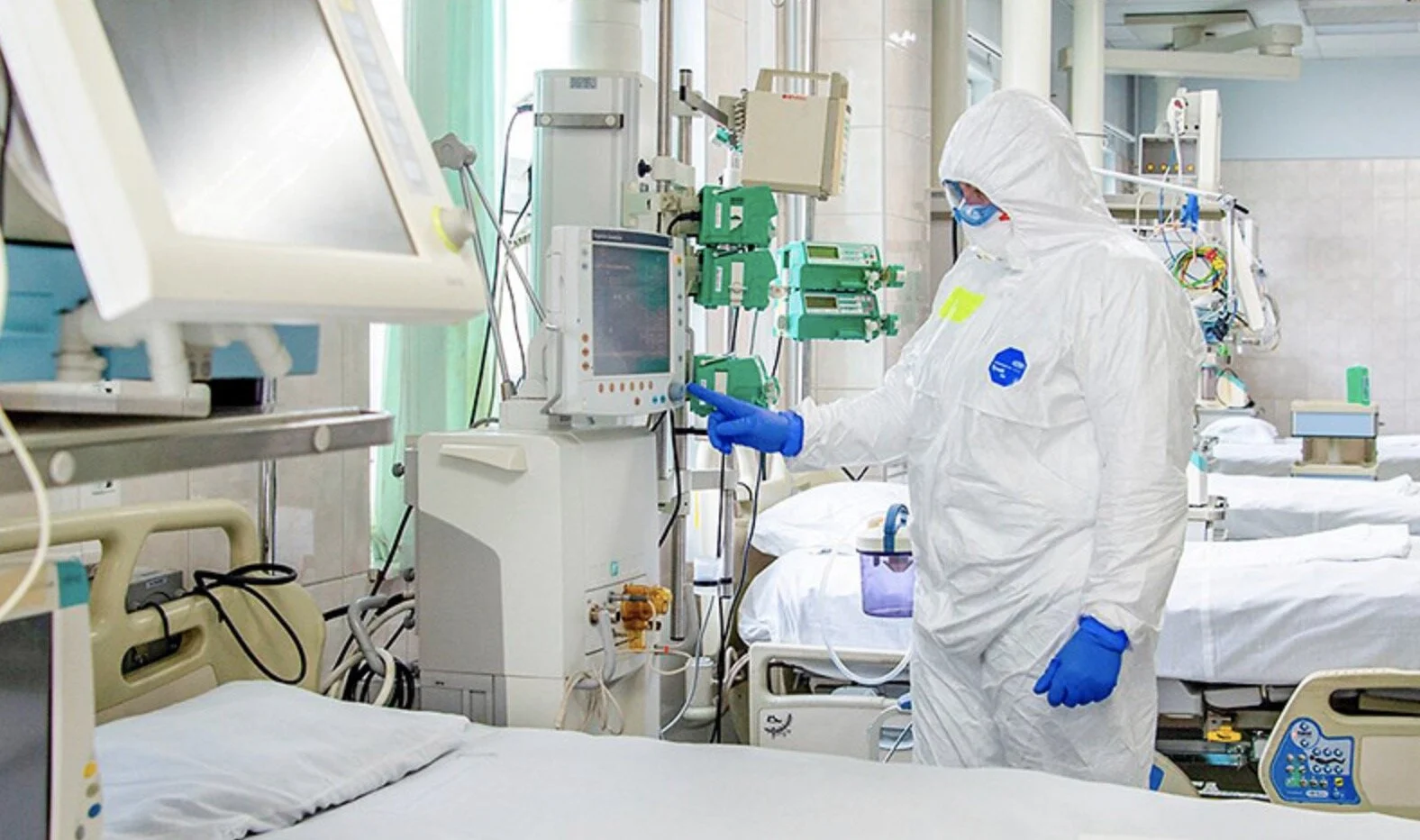 В РФ рекордное число умерших с коронавирусом за сутки - 51 человек. +5642 зараженных