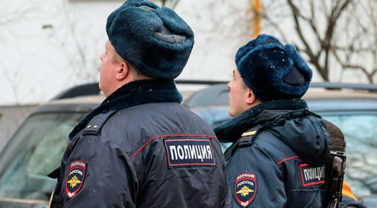 Полиции в РФ хотят дать больше прав: безнаказанно вскрывать автомобили, досматривать людей, стрелять при задержании