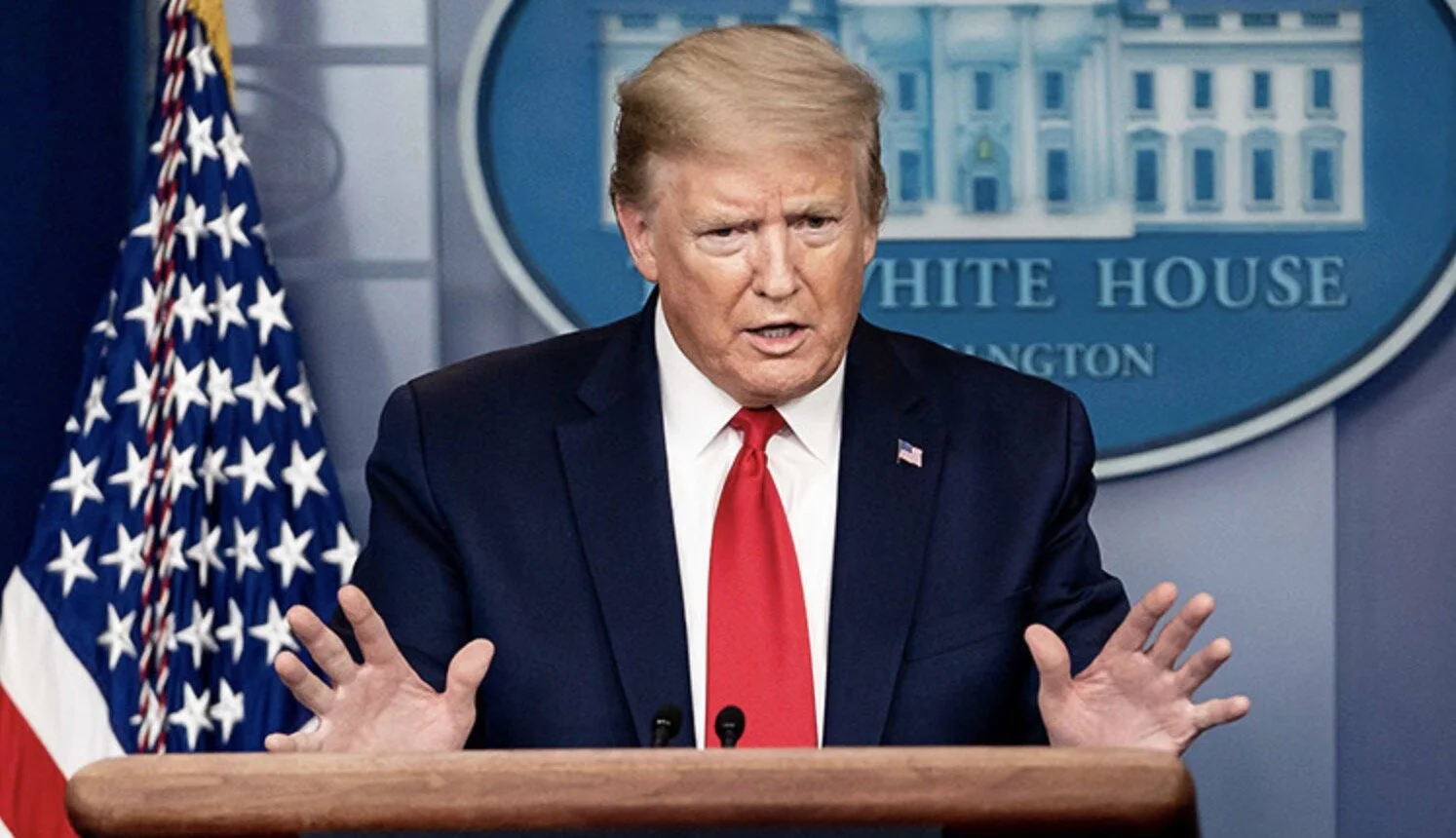 Трамп предложил убивать коронавирус, воздействуя на организм пучками света