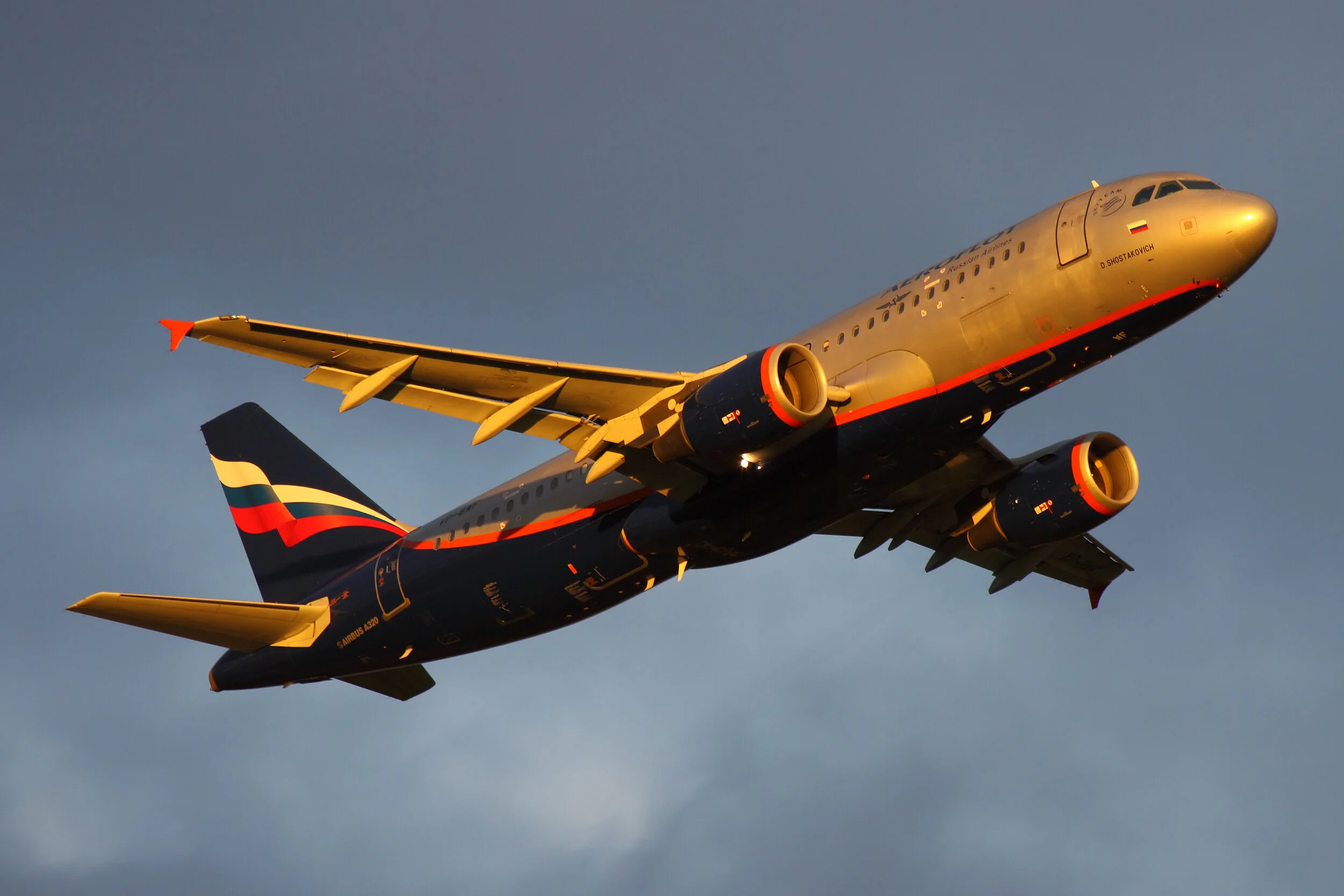 Крупнейшие авиакомпании России в апреле резко подняли цены на билеты