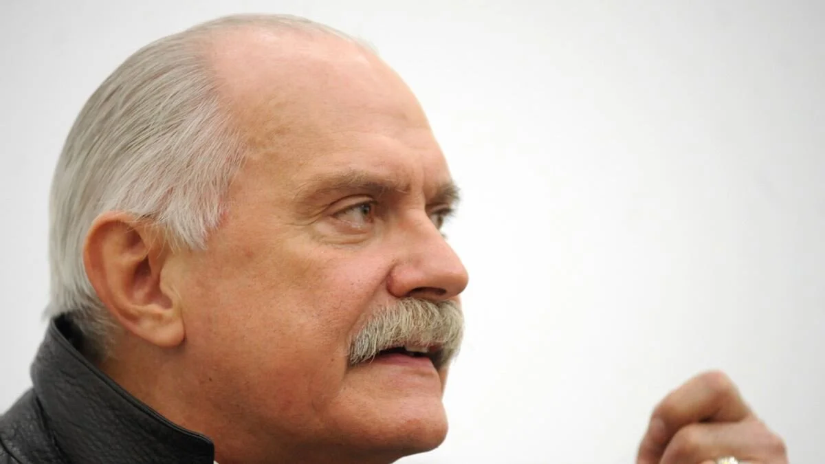 Михалков пожаловался на цензуру после того, как его передачу о чипах Гейтса и всемирном отсеивании населения показали по ТВ 4 раза вместо 8. ВИДЕО