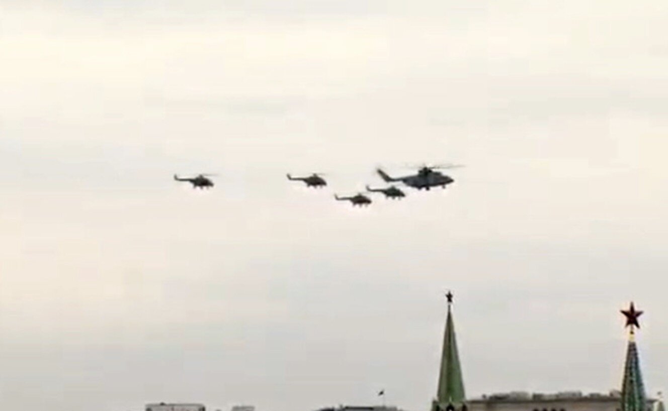 В небе над Москвой пролетели "Лани", "Аллигаторы", "Щенки", "Гончие"... ВИДЕО