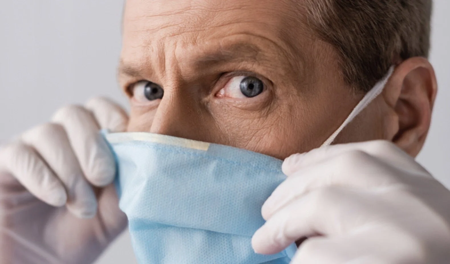 В Москве и области стало обязательным ношение масок и перчаток в общественных местах, в среднем человеку понадобится&nbsp;около четырех масок в день