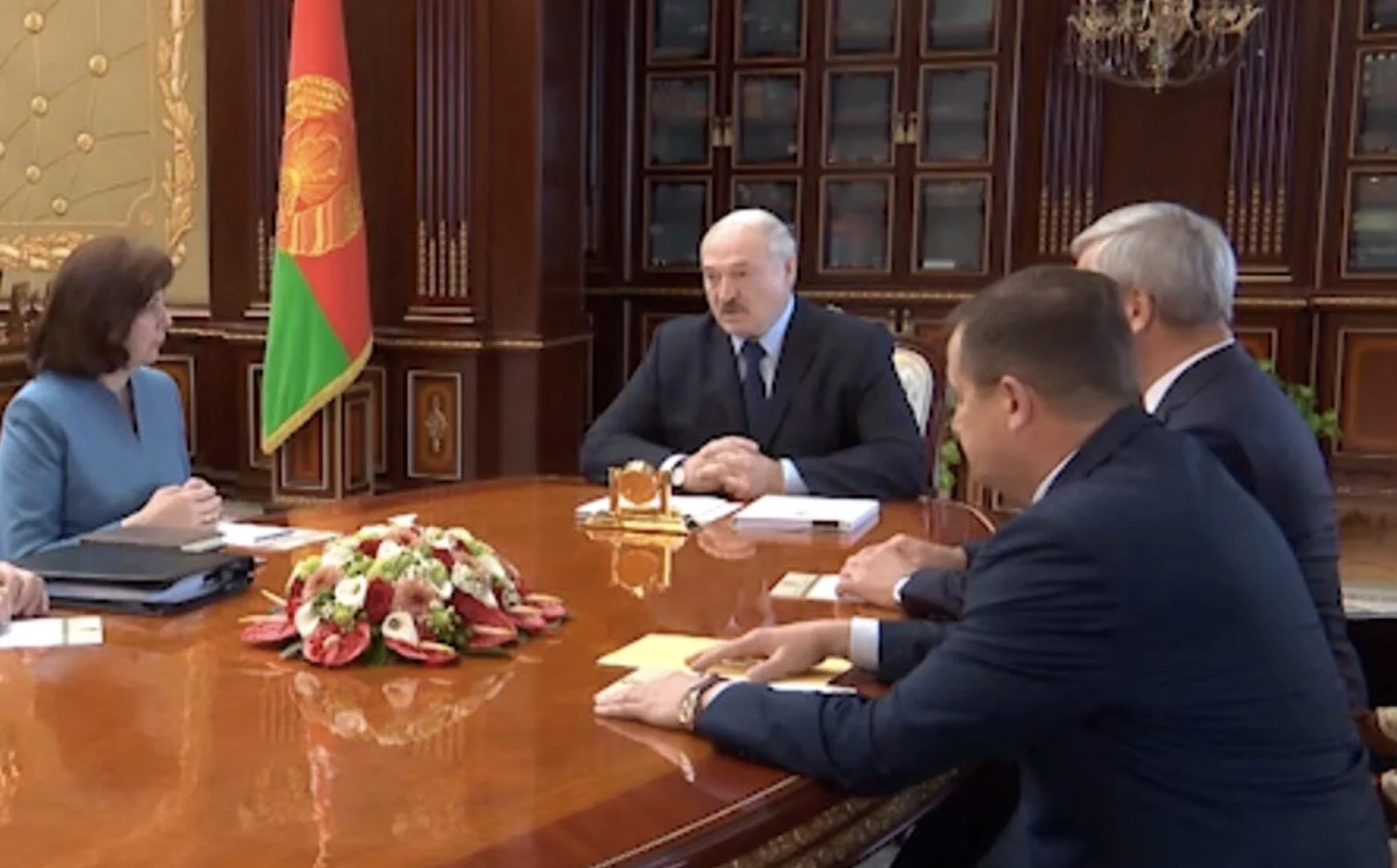 "Это кризисный период": Лукашенко отправил в отставку правительство Белоруссии