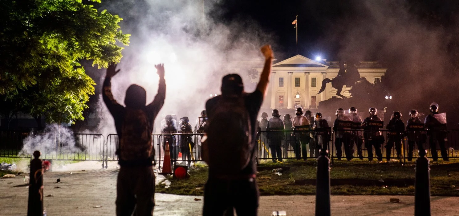 Причиной беспорядков в США в большей степени стал карантин, чем 401-е "полицейское убийство"