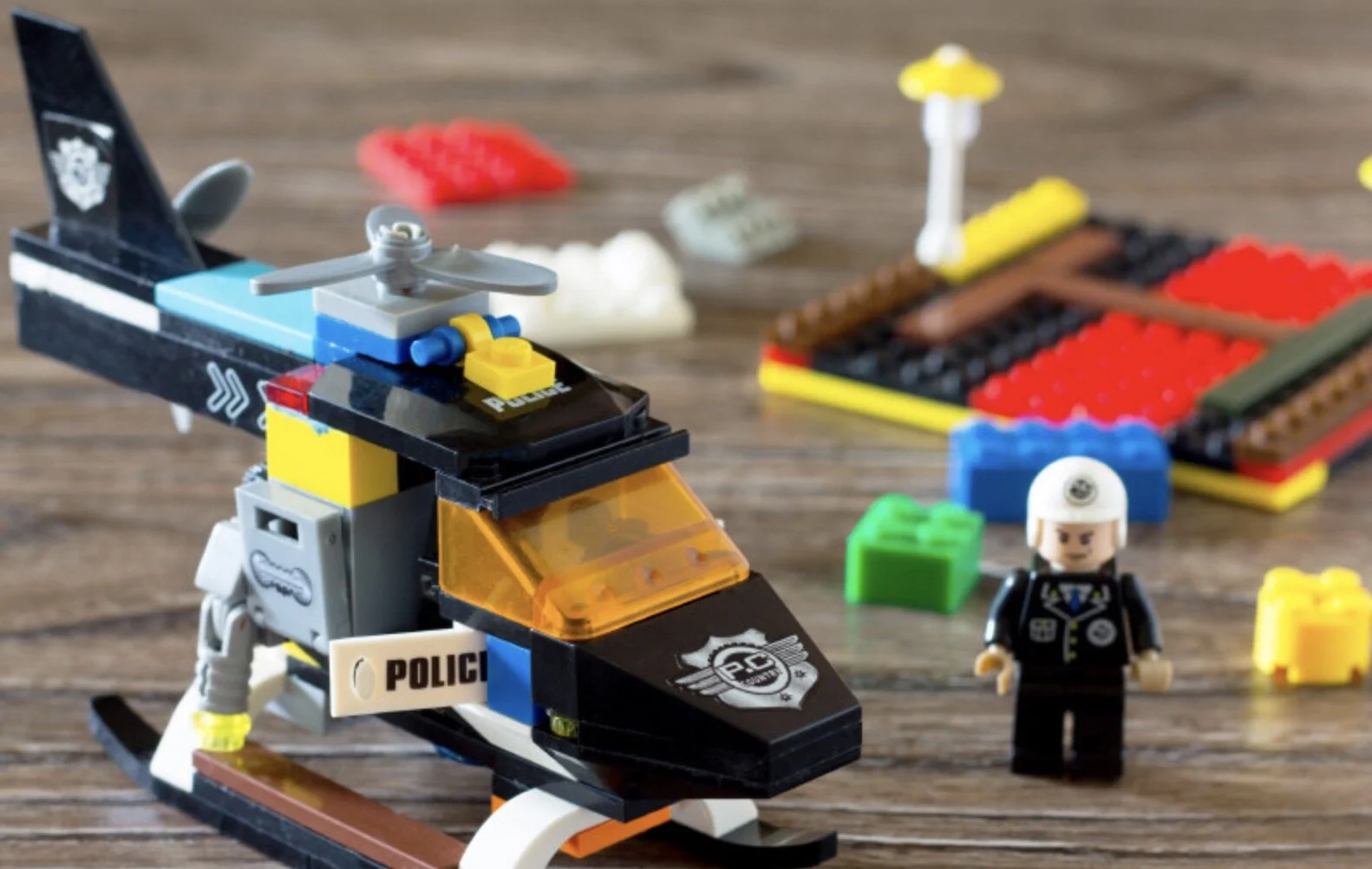 Lego из-за протестов в США отказалась от рекламы конструкторов с полицейскими и задержанными