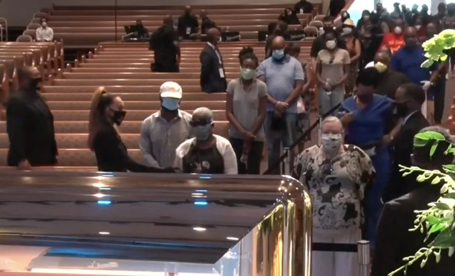 Похороны века: в США "народ" отдает земле тело "героя" Флойда в золотом гробу, под плач, под грабежи, погромы и убийства. ВИДЕО