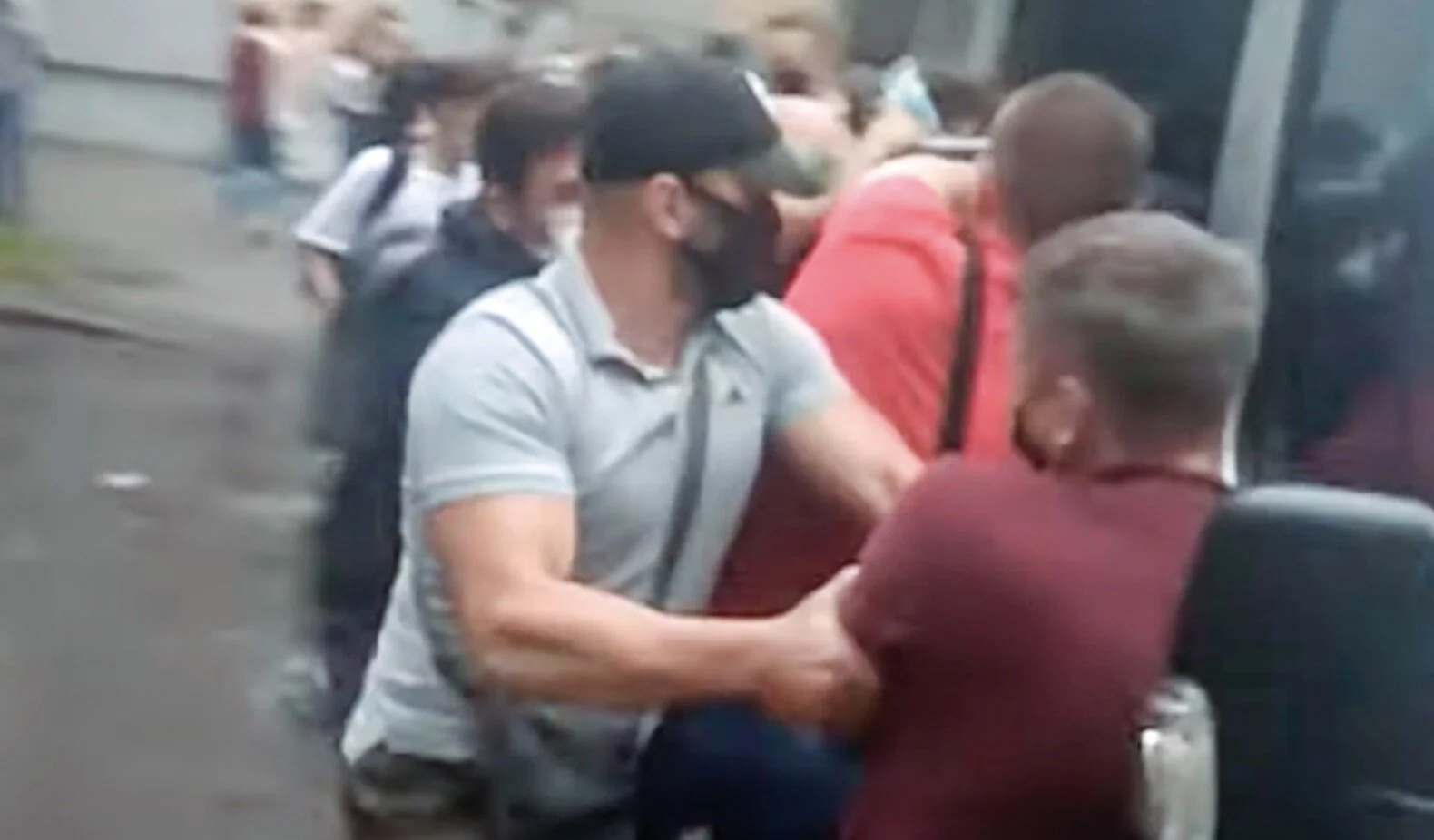 В Белоруссии прошли массовые задержания на акциях солидарности с оппонентами Лукашенко. ВИДЕО