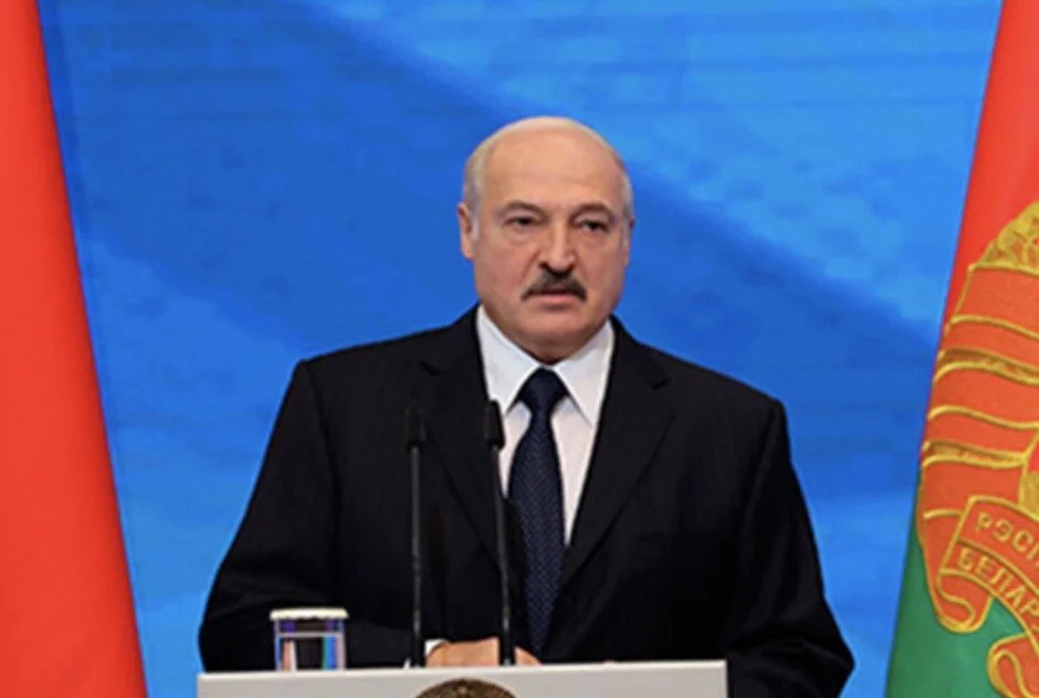 Лукашенко жалуется на то, что в ходе президентской кампании в Белоруссии происходят "странные вещи"